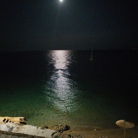 Calypso Beach Hotel Loutra Aidhipsou Exteriör bild