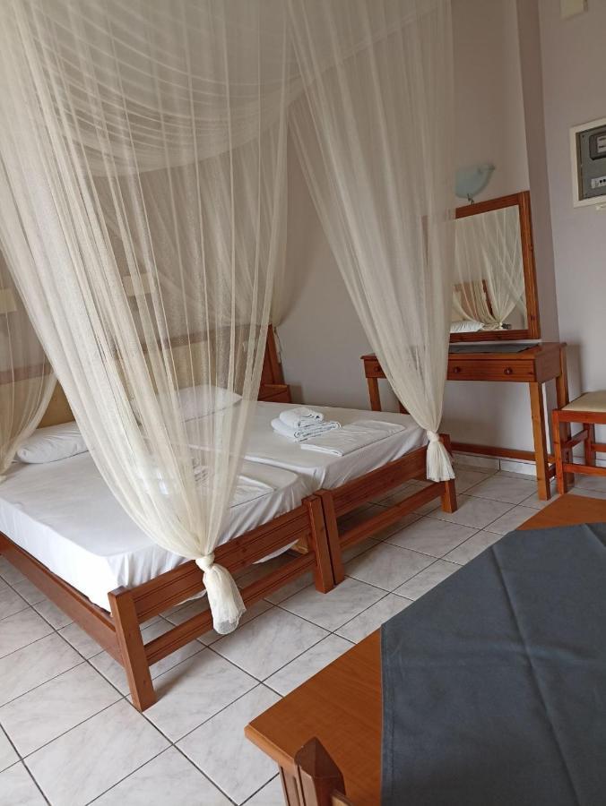 Calypso Beach Hotel Loutra Aidhipsou Exteriör bild