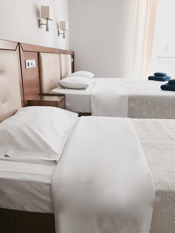 Calypso Beach Hotel Loutra Aidhipsou Exteriör bild