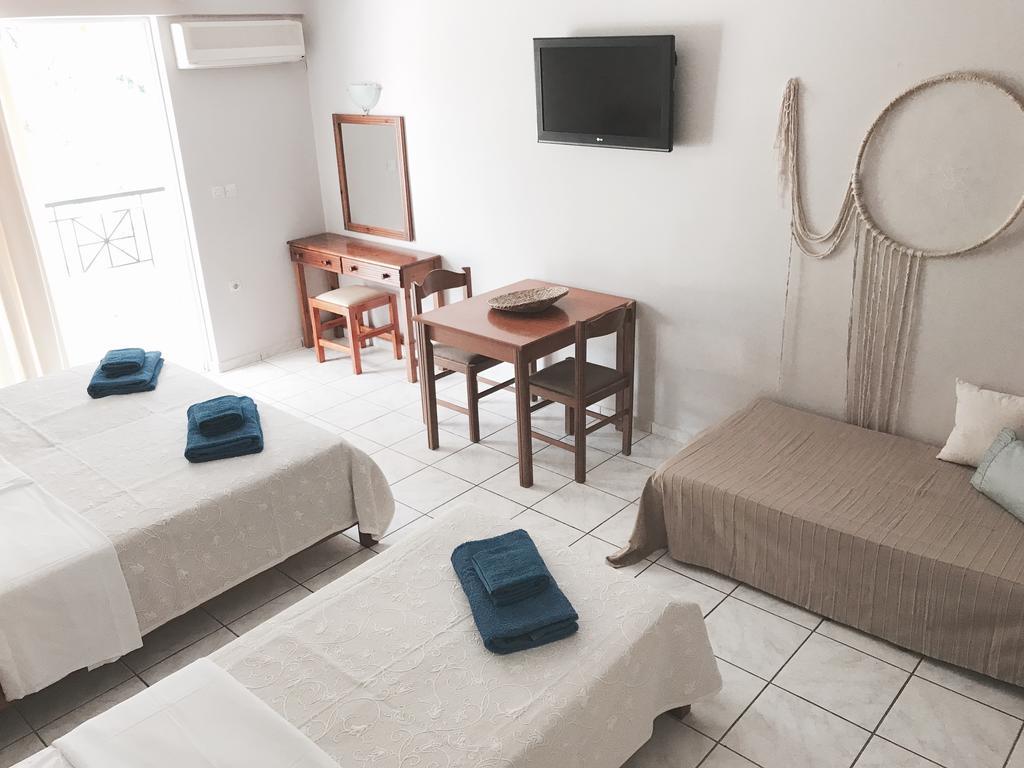 Calypso Beach Hotel Loutra Aidhipsou Exteriör bild