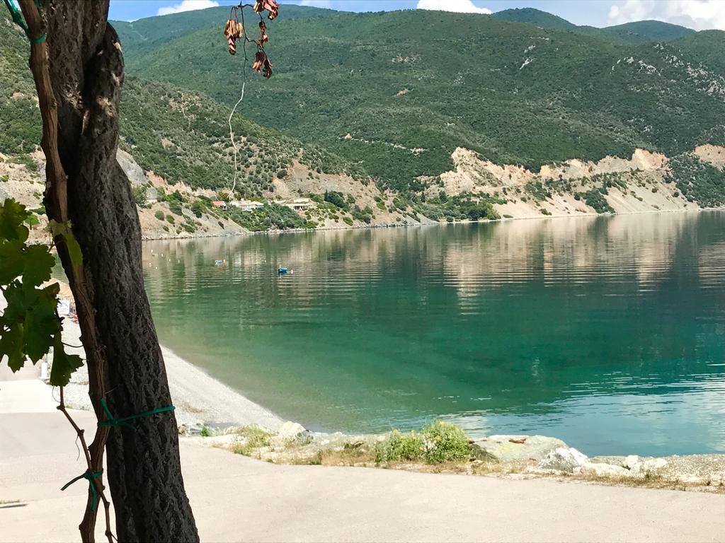 Calypso Beach Hotel Loutra Aidhipsou Exteriör bild