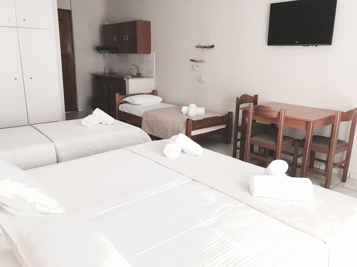 Calypso Beach Hotel Loutra Aidhipsou Exteriör bild