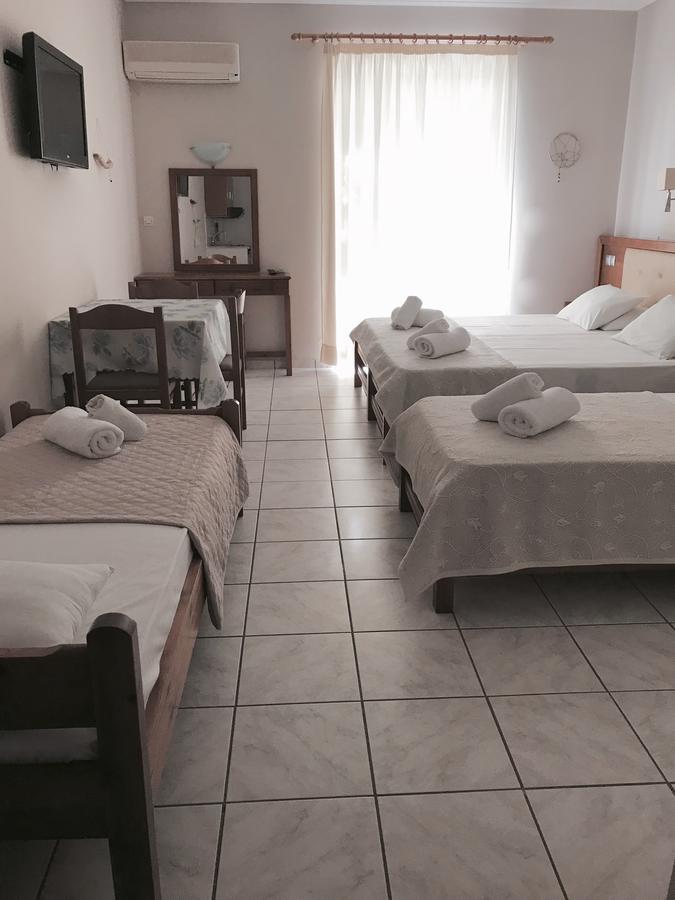 Calypso Beach Hotel Loutra Aidhipsou Exteriör bild